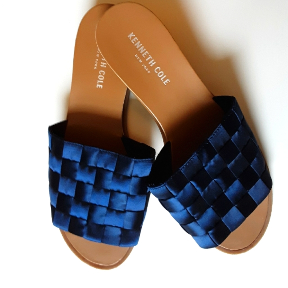 KENNETH COLE SATIN SLIDE NWOT